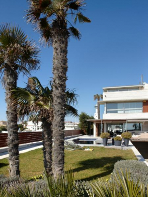 CASA EN EMPURIABRAVA PRIMERA LINEA MAR CON AMARRE